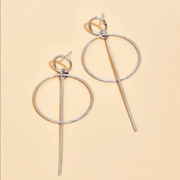 New Chic Statement Silver Tone Earrings - Picture 3 of 3